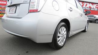 2014 Toyota Prius - Thumbnail