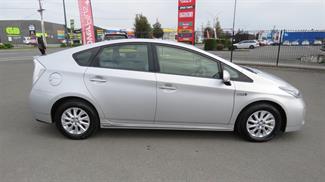 2014 Toyota Prius - Thumbnail