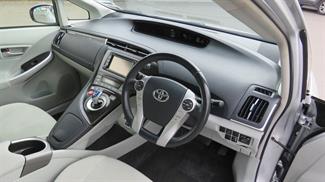 2014 Toyota Prius - Thumbnail