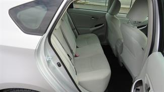 2014 Toyota Prius - Thumbnail