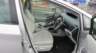 2014 Toyota Prius - Thumbnail