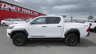 2026 Toyota Hilux - Thumbnail