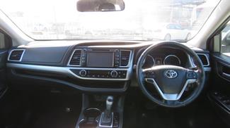 2017 Toyota Highlander - Thumbnail