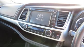 2017 Toyota Highlander - Thumbnail