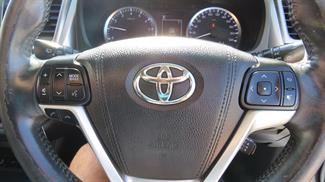 2017 Toyota Highlander - Thumbnail