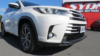 2017 Toyota Highlander - Thumbnail