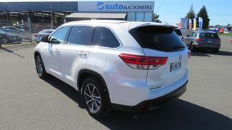 2017 Toyota Highlander - Thumbnail