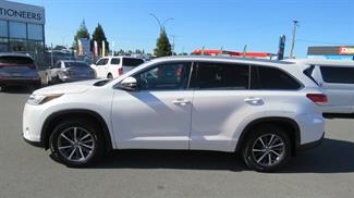 2017 Toyota Highlander - Thumbnail