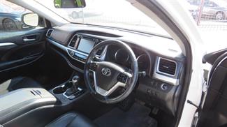 2017 Toyota Highlander - Thumbnail