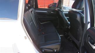 2017 Toyota Highlander - Thumbnail