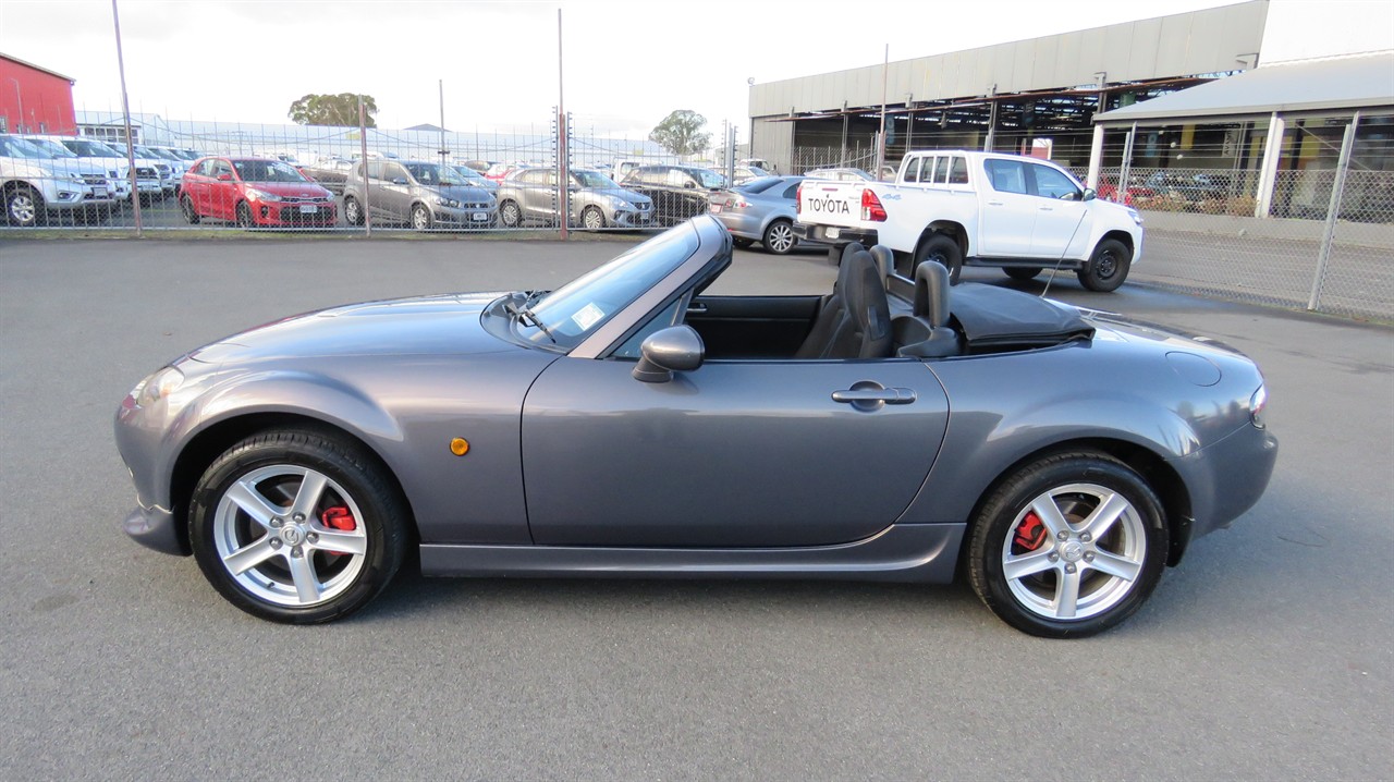 2005 Mazda Roadster