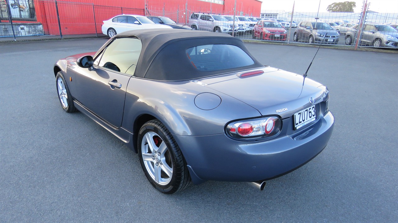 2005 Mazda Roadster