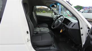 2013 Toyota Hiace - Thumbnail