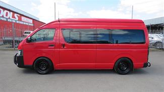 2016 Toyota Hiace - Thumbnail