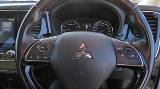 2021 Mitsubishi Outlander - Thumbnail