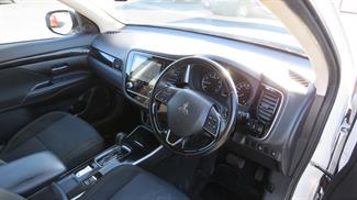 2021 Mitsubishi Outlander - Thumbnail