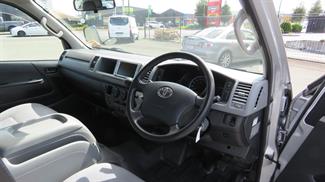 2010 Toyota Hiace - Thumbnail