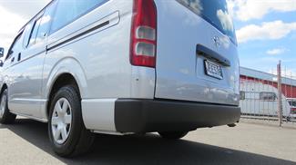 2010 Toyota Hiace - Thumbnail