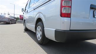 2010 Toyota Hiace - Thumbnail
