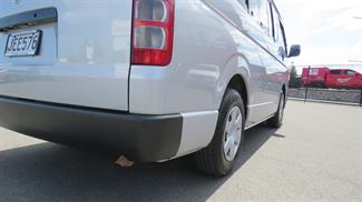 2010 Toyota Hiace - Thumbnail