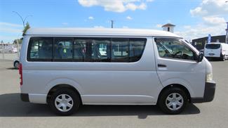 2010 Toyota Hiace - Thumbnail