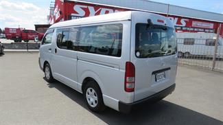 2010 Toyota Hiace - Thumbnail
