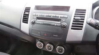 2011 Mitsubishi Outlander - Thumbnail