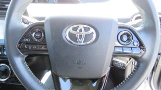 2022 Toyota Prius - Thumbnail