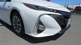 2022 Toyota Prius - Thumbnail