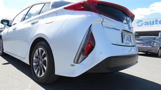 2022 Toyota Prius - Thumbnail
