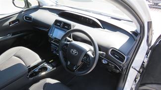 2022 Toyota Prius - Thumbnail