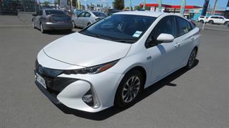 2022 Toyota Prius - Thumbnail