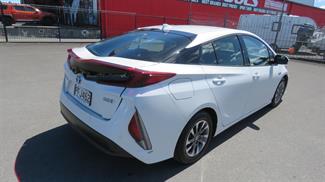 2022 Toyota Prius - Thumbnail