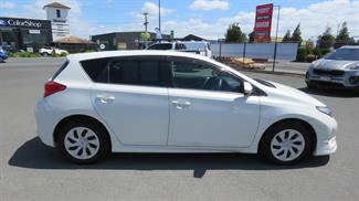 2012 Toyota Auris - Thumbnail