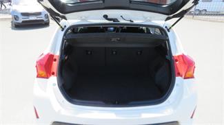 2012 Toyota Auris - Thumbnail