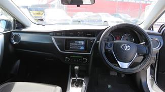 2012 Toyota Auris - Thumbnail