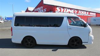 2011 Toyota Hiace - Thumbnail