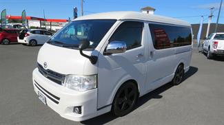 2011 Toyota Hiace - Thumbnail
