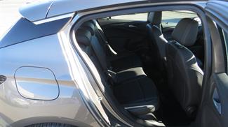 2018 Holden Astra - Thumbnail