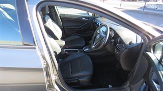 2018 Holden Astra - Thumbnail