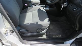 2004 Toyota RAV4 - Thumbnail