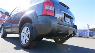 2010 Hyundai Tucson - Thumbnail