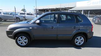 2010 Hyundai Tucson - Thumbnail