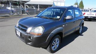 2010 Hyundai Tucson - Thumbnail