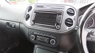 2013 Volkswagen Tiguan - Thumbnail