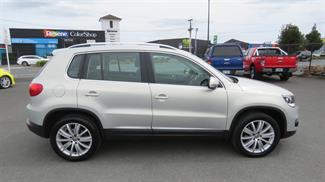2013 Volkswagen Tiguan - Thumbnail