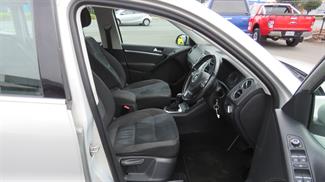 2013 Volkswagen Tiguan - Thumbnail