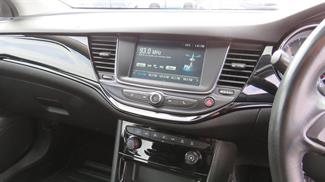 2019 Holden Astra - Thumbnail