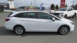 2019 Holden Astra - Thumbnail