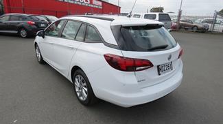 2019 Holden Astra - Thumbnail